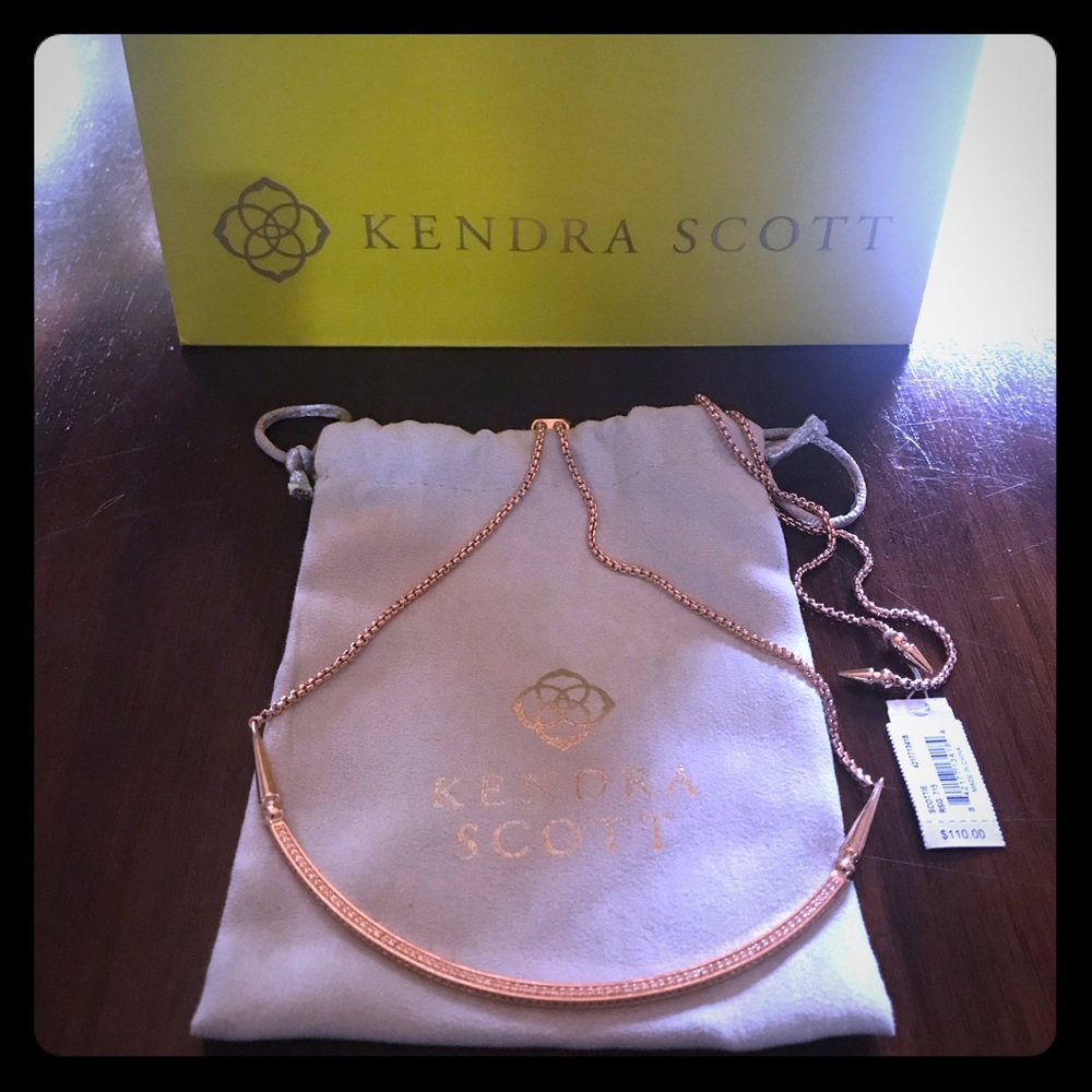 Kendra Scott necklace